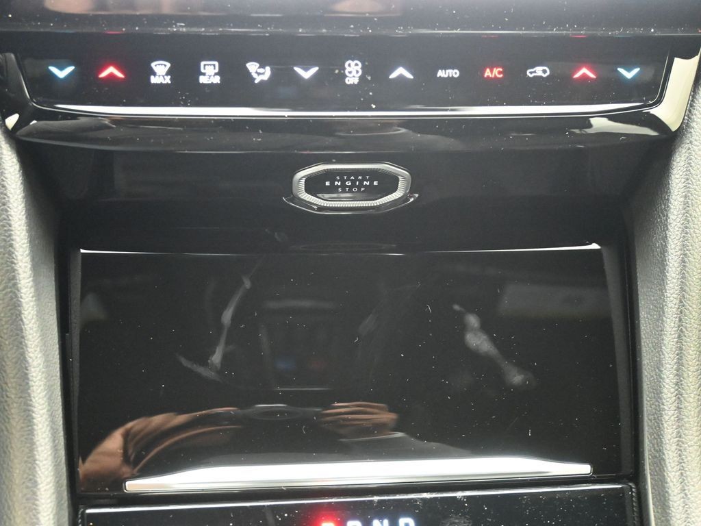 Jeep Grand Cherokee Vehicle Full-screen Gallery Image 13