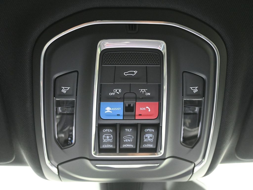 Jeep Grand Cherokee Vehicle Full-screen Gallery Image 17