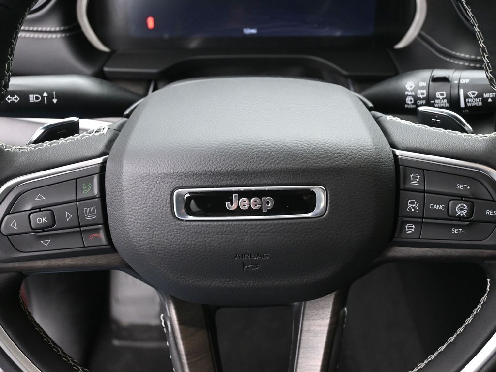 Jeep Grand Cherokee Vehicle Full-screen Gallery Image 20