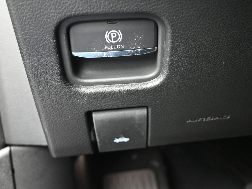 Jeep Grand Cherokee Vehicle Full-screen Gallery Image 24