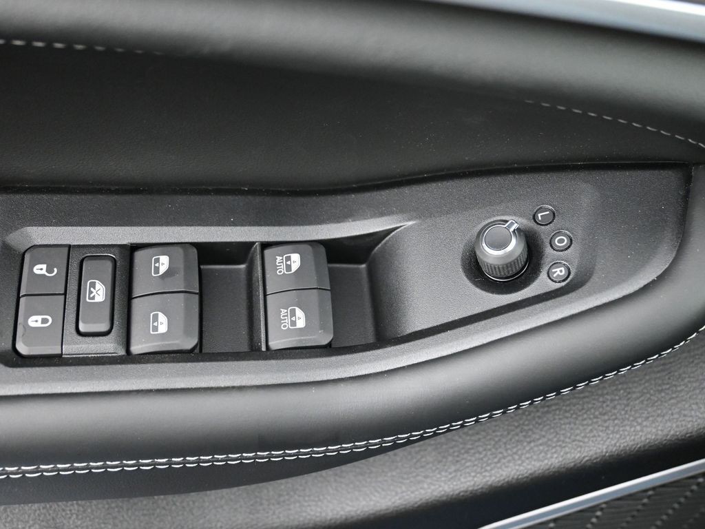 Jeep Grand Cherokee Vehicle Full-screen Gallery Image 25