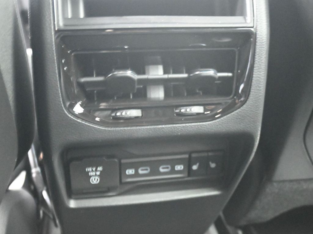 Jeep Grand Cherokee Vehicle Full-screen Gallery Image 26