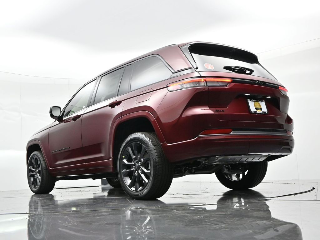 Jeep Grand Cherokee Vehicle Full-screen Gallery Image 31