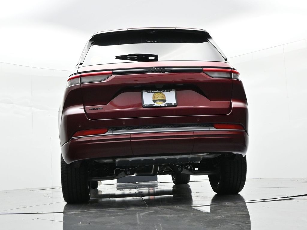 Jeep Grand Cherokee Vehicle Full-screen Gallery Image 32