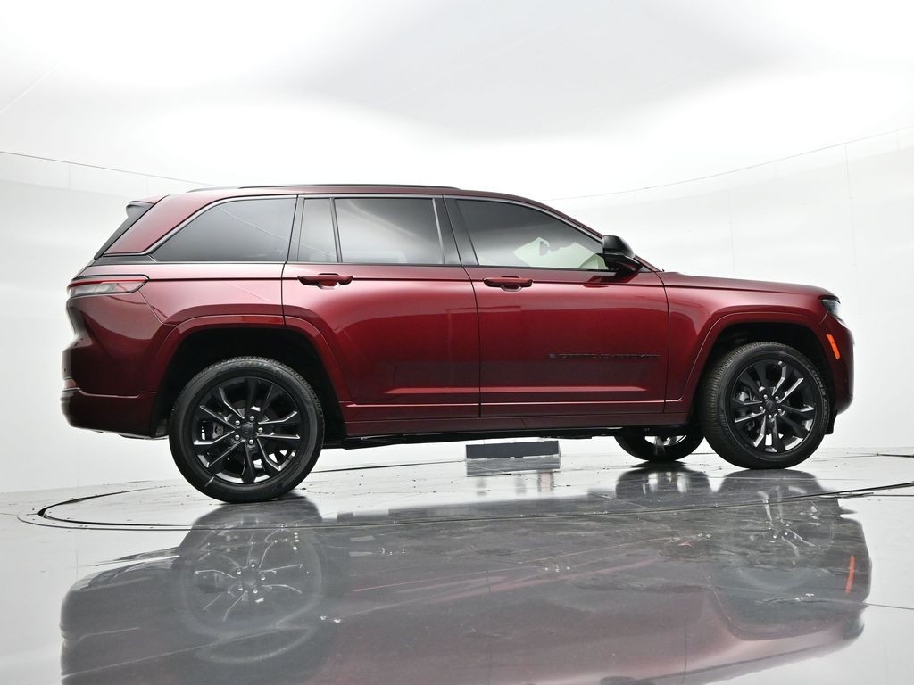 Jeep Grand Cherokee Vehicle Full-screen Gallery Image 34