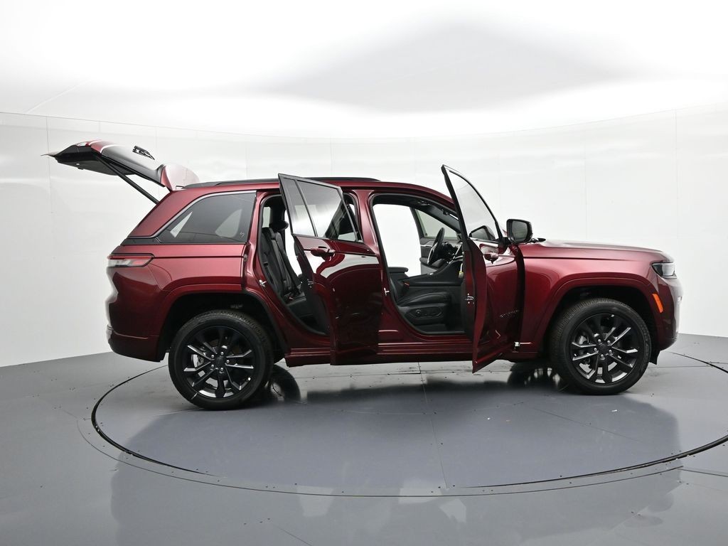 Jeep Grand Cherokee Vehicle Full-screen Gallery Image 35