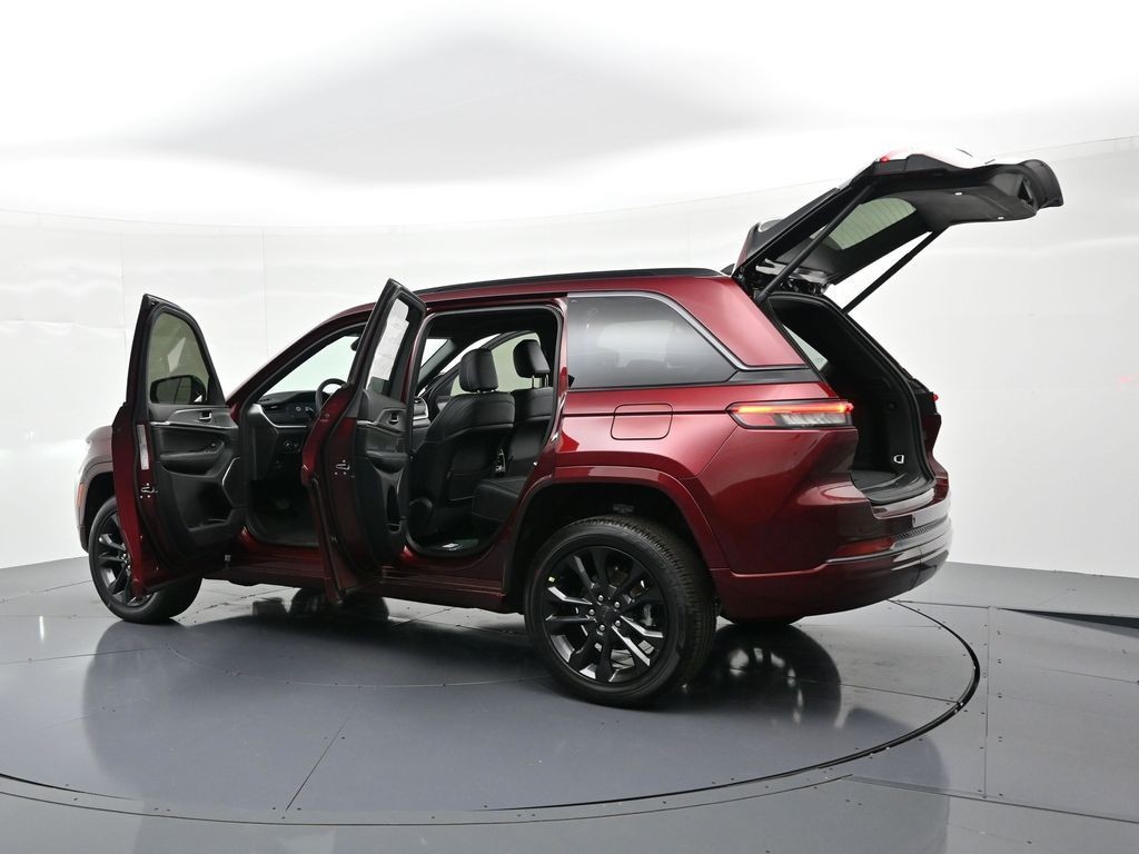 Jeep Grand Cherokee Vehicle Full-screen Gallery Image 36