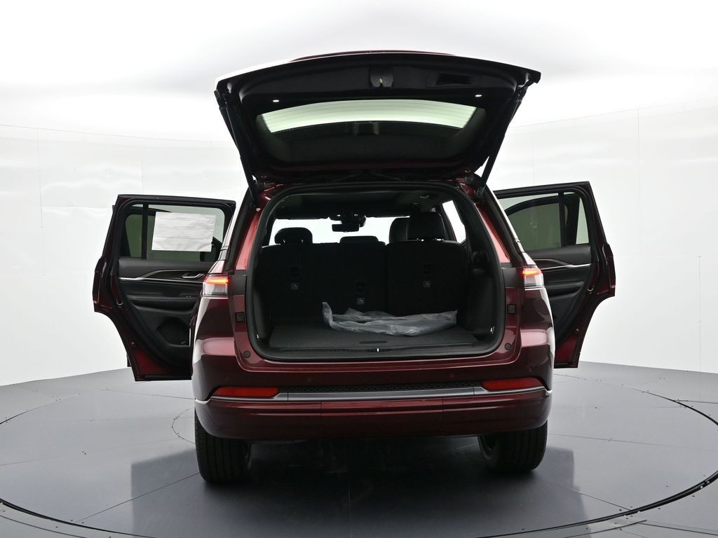 Jeep Grand Cherokee Vehicle Full-screen Gallery Image 38