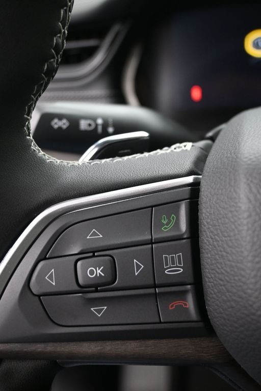 Jeep Grand Cherokee Vehicle Full-screen Gallery Image 22