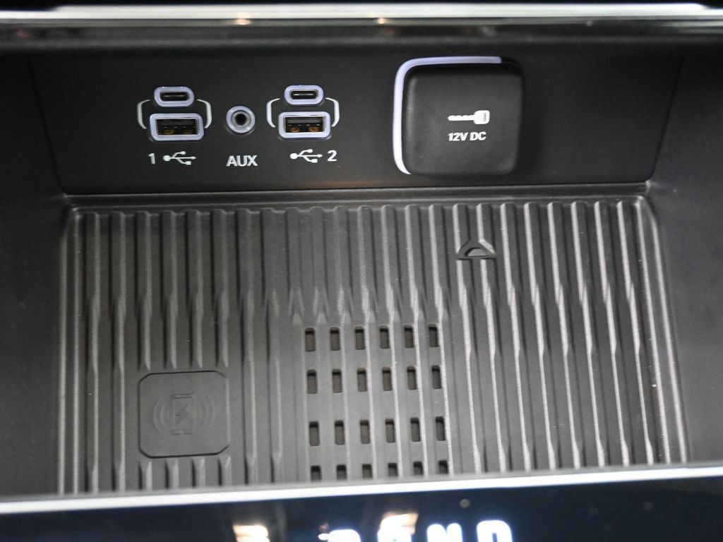 Jeep Grand Cherokee Vehicle Full-screen Gallery Image 13