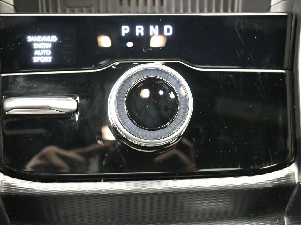 Jeep Grand Cherokee Vehicle Full-screen Gallery Image 14