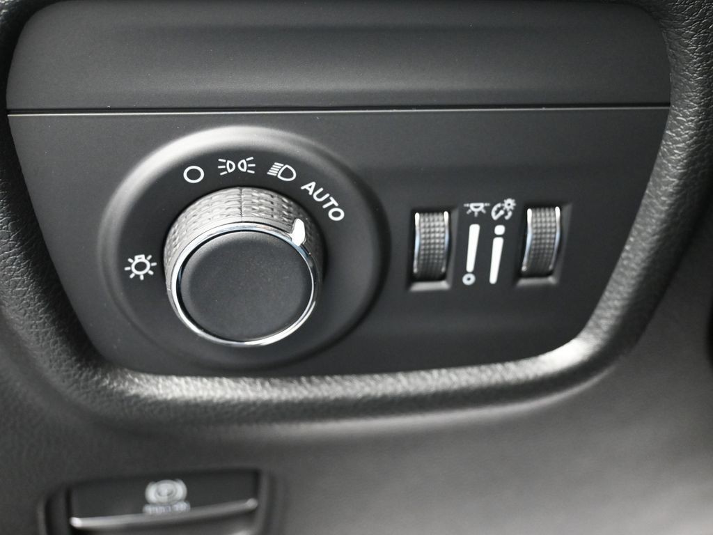 Jeep Grand Cherokee Vehicle Full-screen Gallery Image 19