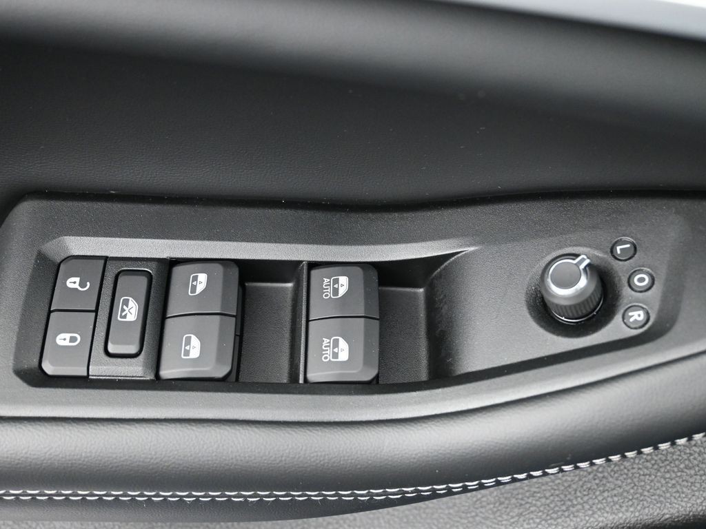 Jeep Grand Cherokee Vehicle Full-screen Gallery Image 21