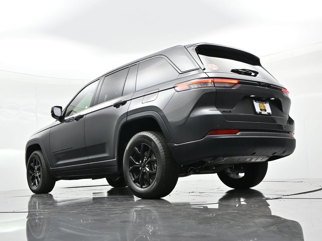Jeep Grand Cherokee Vehicle Full-screen Gallery Image 29