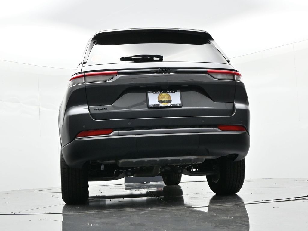 Jeep Grand Cherokee Vehicle Full-screen Gallery Image 30