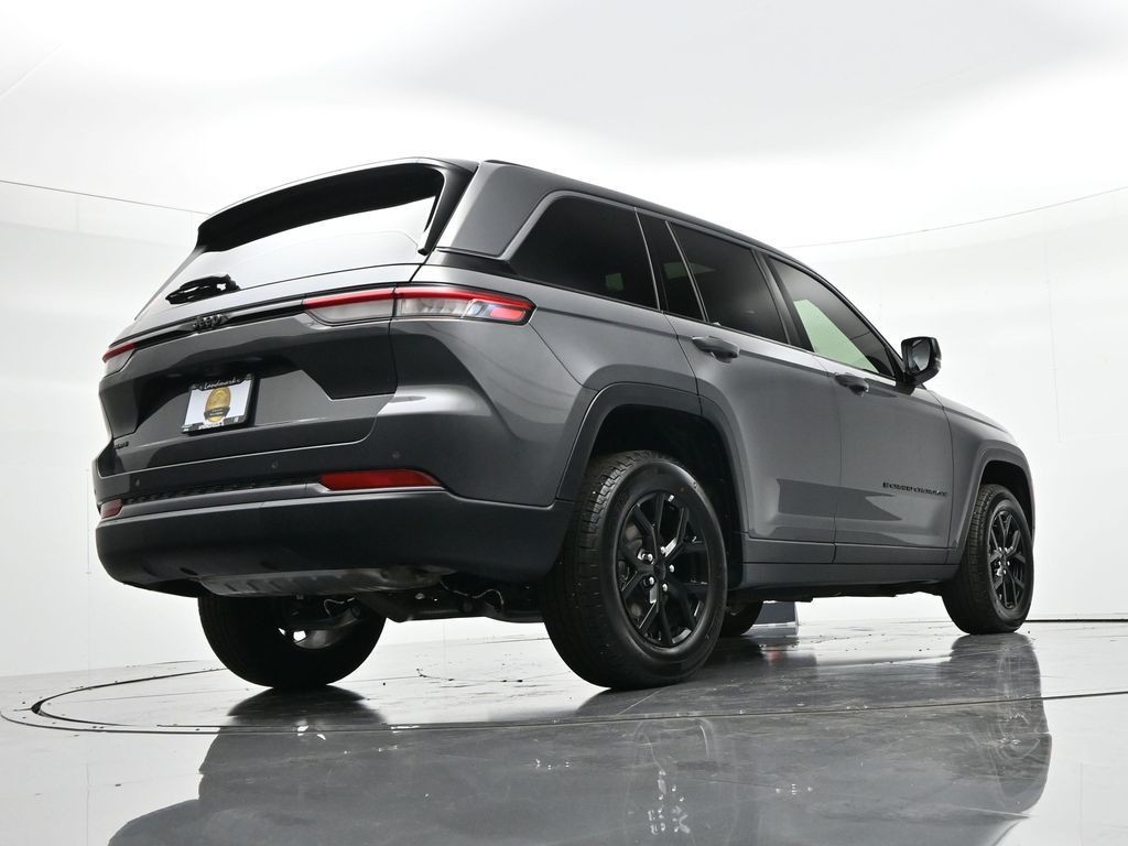 Jeep Grand Cherokee Vehicle Full-screen Gallery Image 31