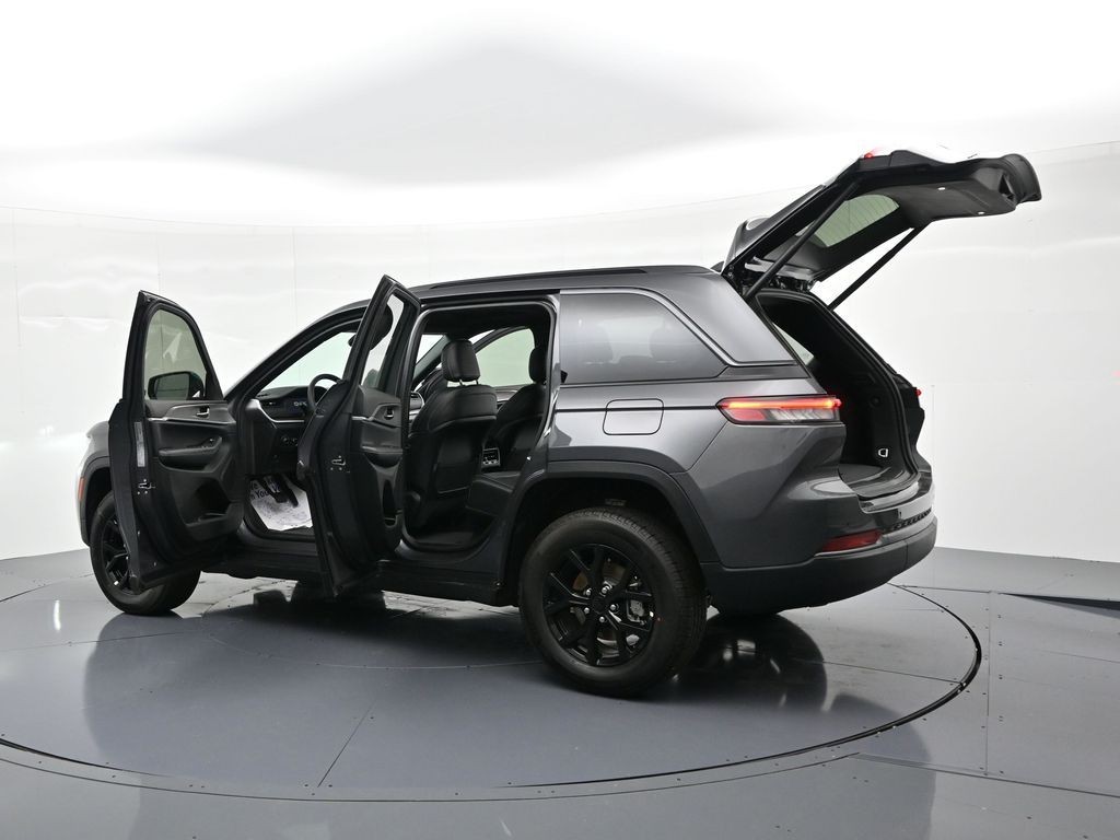 Jeep Grand Cherokee Vehicle Full-screen Gallery Image 34