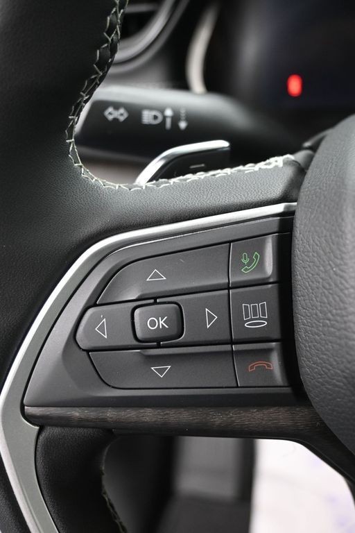 Jeep Grand Cherokee Vehicle Full-screen Gallery Image 18