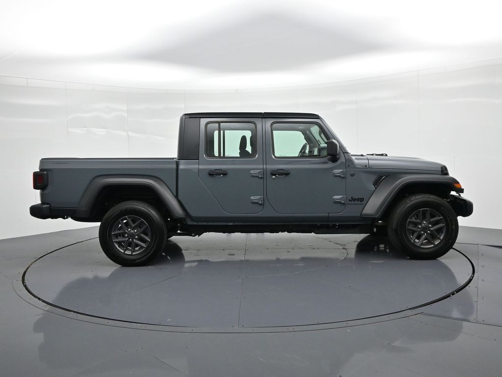 Jeep Gladiator Vehicle Full-screen Gallery Image 5