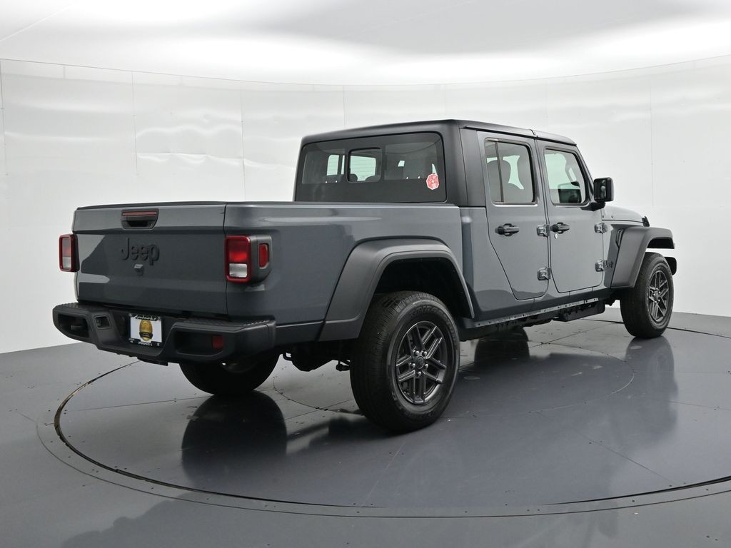Jeep Gladiator Vehicle Full-screen Gallery Image 6