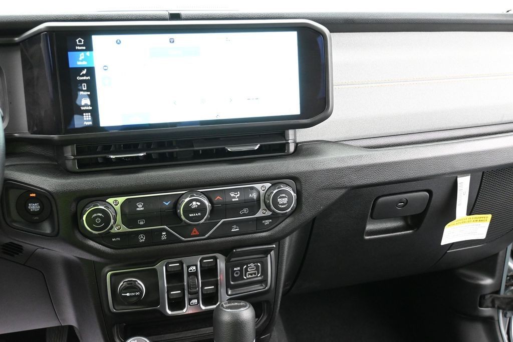 Jeep Gladiator Vehicle Full-screen Gallery Image 11