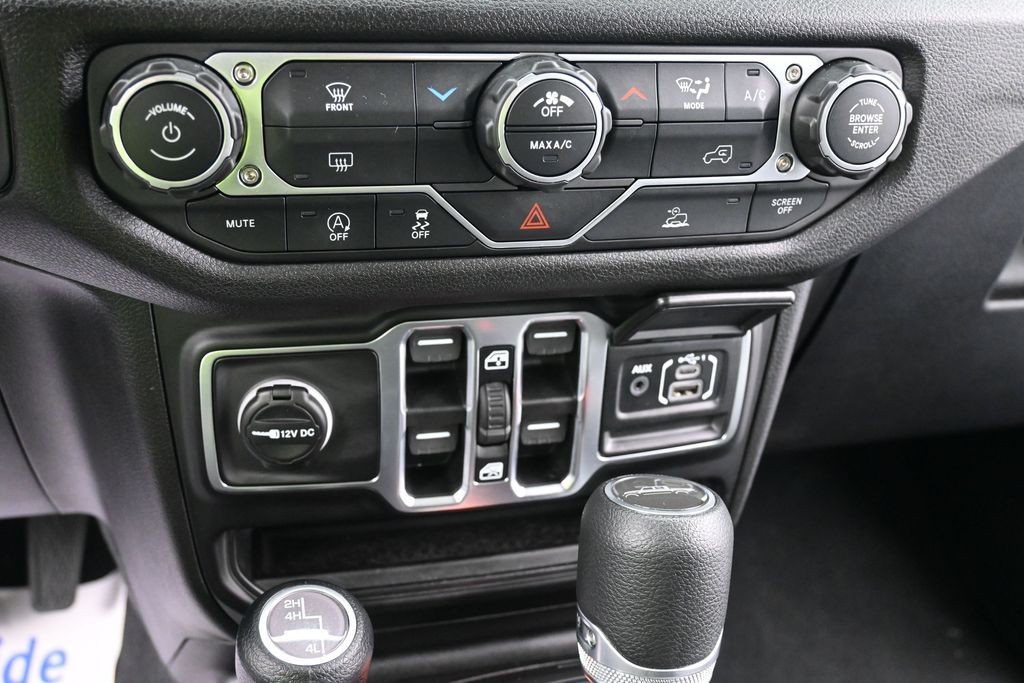 Jeep Gladiator Vehicle Full-screen Gallery Image 12