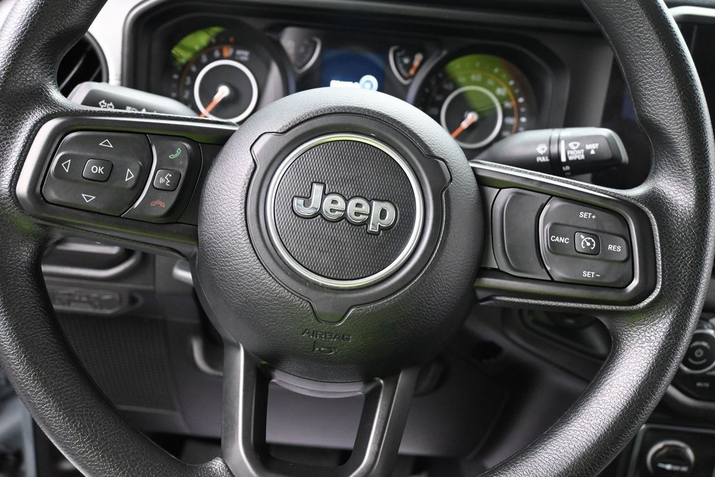 Jeep Gladiator Vehicle Full-screen Gallery Image 14