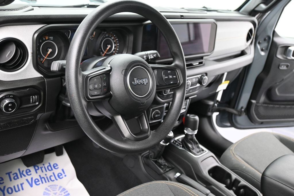 Jeep Gladiator Vehicle Full-screen Gallery Image 15