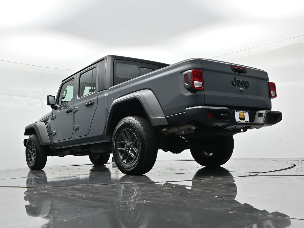 Jeep Gladiator Vehicle Full-screen Gallery Image 20