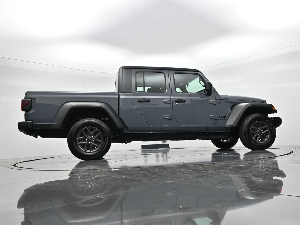 Jeep Gladiator Vehicle Full-screen Gallery Image 23