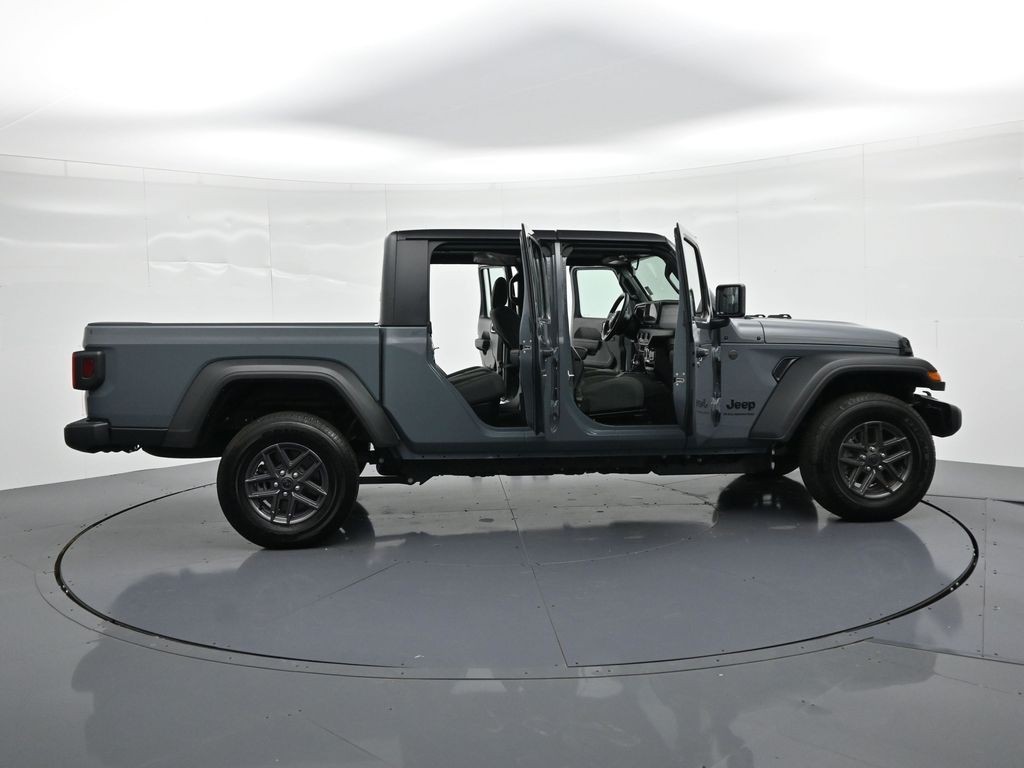 Jeep Gladiator Vehicle Full-screen Gallery Image 24