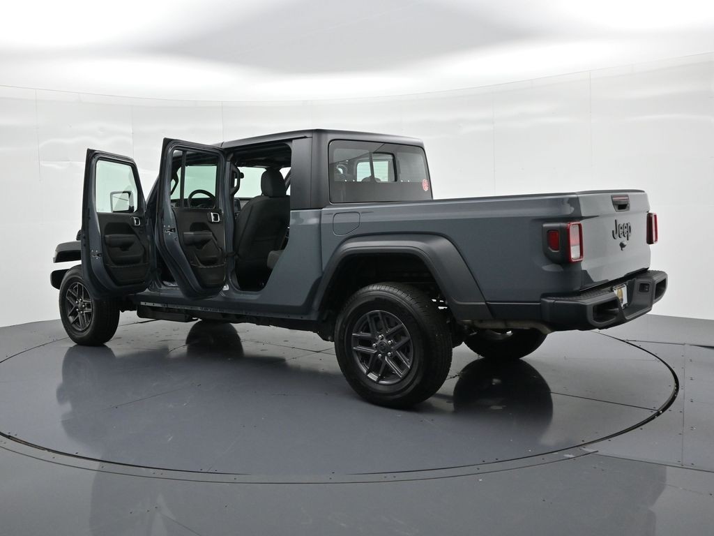 Jeep Gladiator Vehicle Full-screen Gallery Image 25