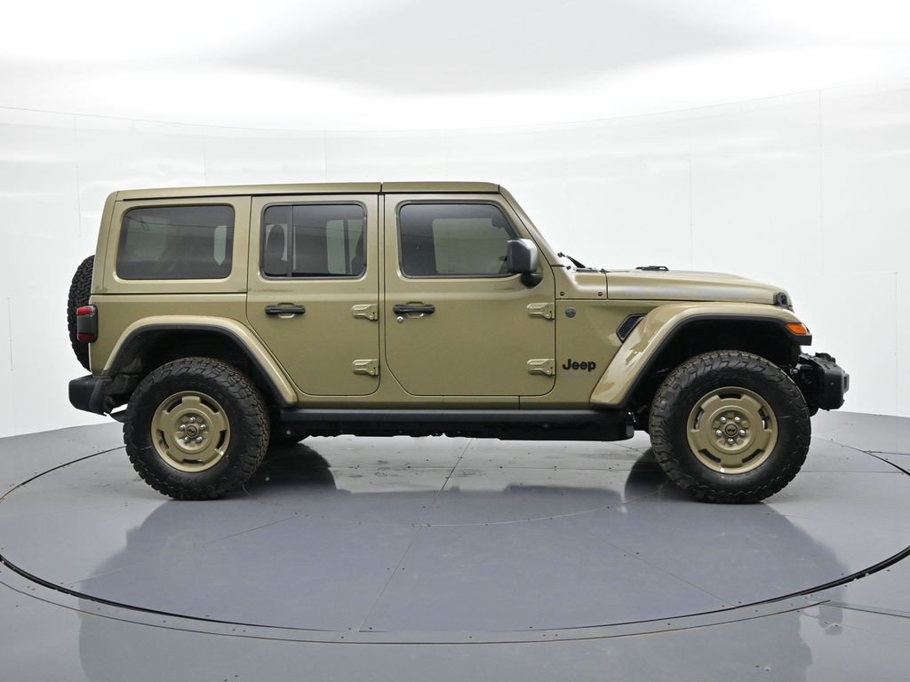 Jeep Wrangler Vehicle Full-screen Gallery Image 5