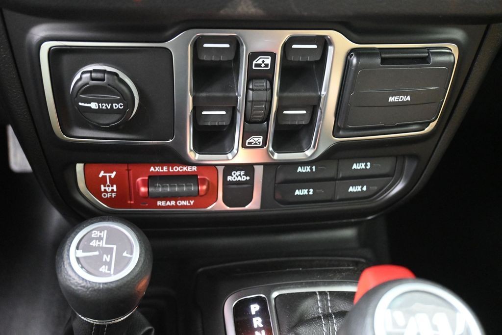 Jeep Wrangler Vehicle Full-screen Gallery Image 14