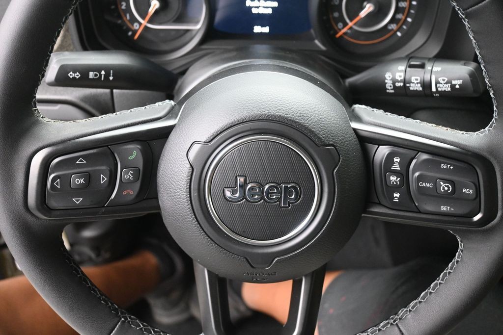 Jeep Wrangler Vehicle Full-screen Gallery Image 17