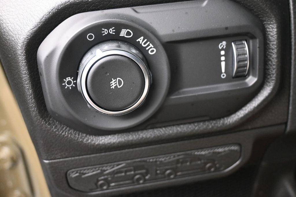 Jeep Wrangler Vehicle Full-screen Gallery Image 20