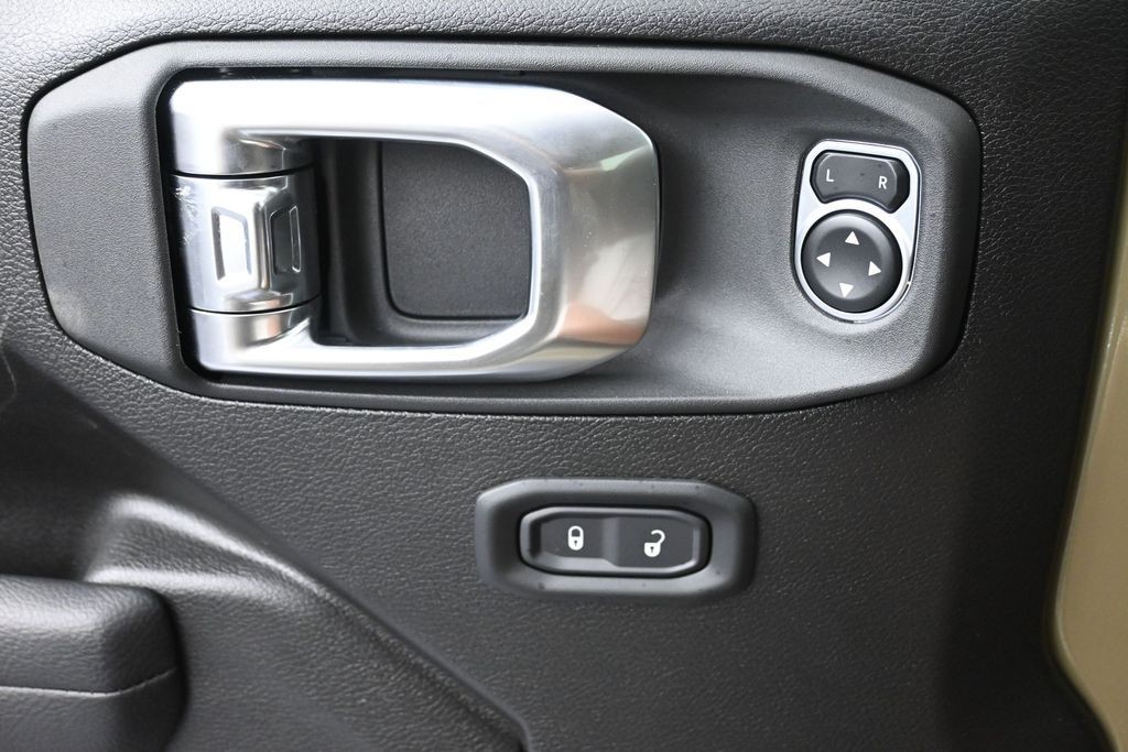 Jeep Wrangler Vehicle Full-screen Gallery Image 21