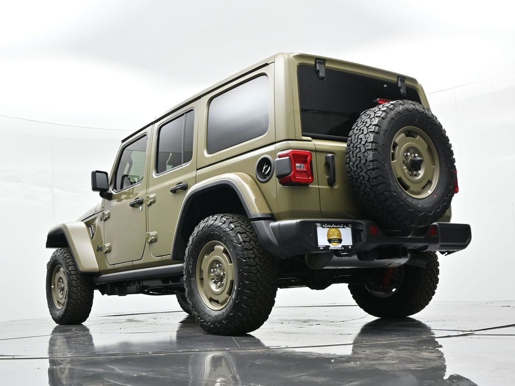 Jeep Wrangler Vehicle Full-screen Gallery Image 26
