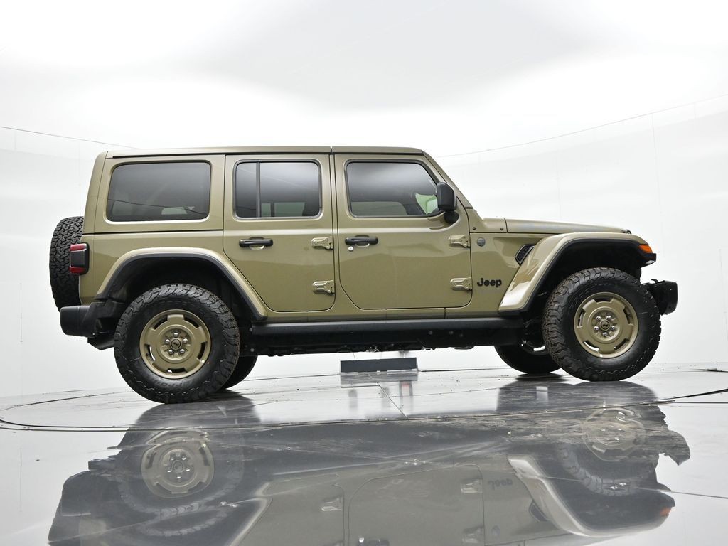 Jeep Wrangler Vehicle Full-screen Gallery Image 29