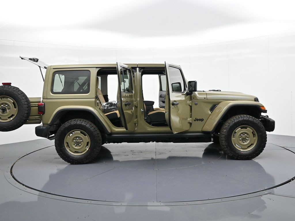 Jeep Wrangler Vehicle Full-screen Gallery Image 30