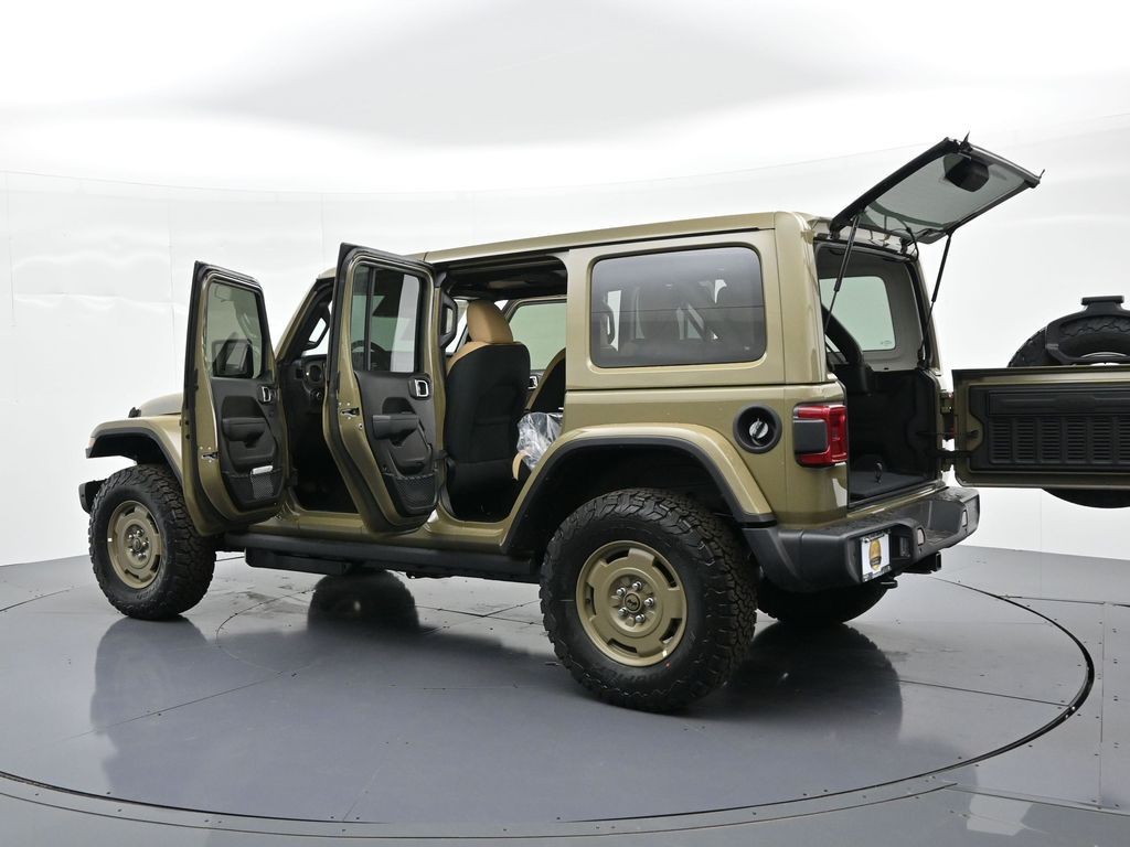 Jeep Wrangler Vehicle Full-screen Gallery Image 31