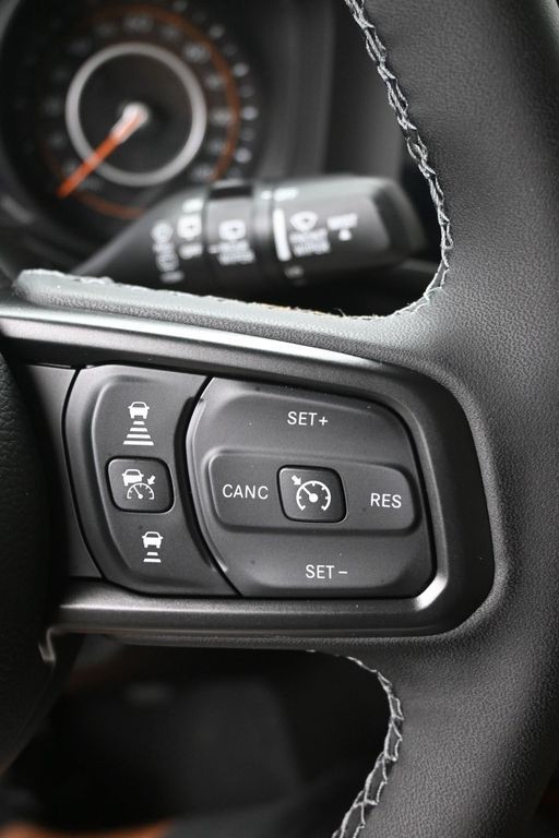 Jeep Wrangler Vehicle Full-screen Gallery Image 18
