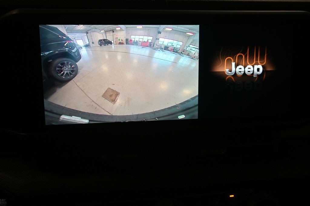 Jeep Wrangler Vehicle Full-screen Gallery Image 12