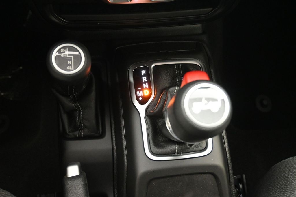 Jeep Wrangler Vehicle Full-screen Gallery Image 14