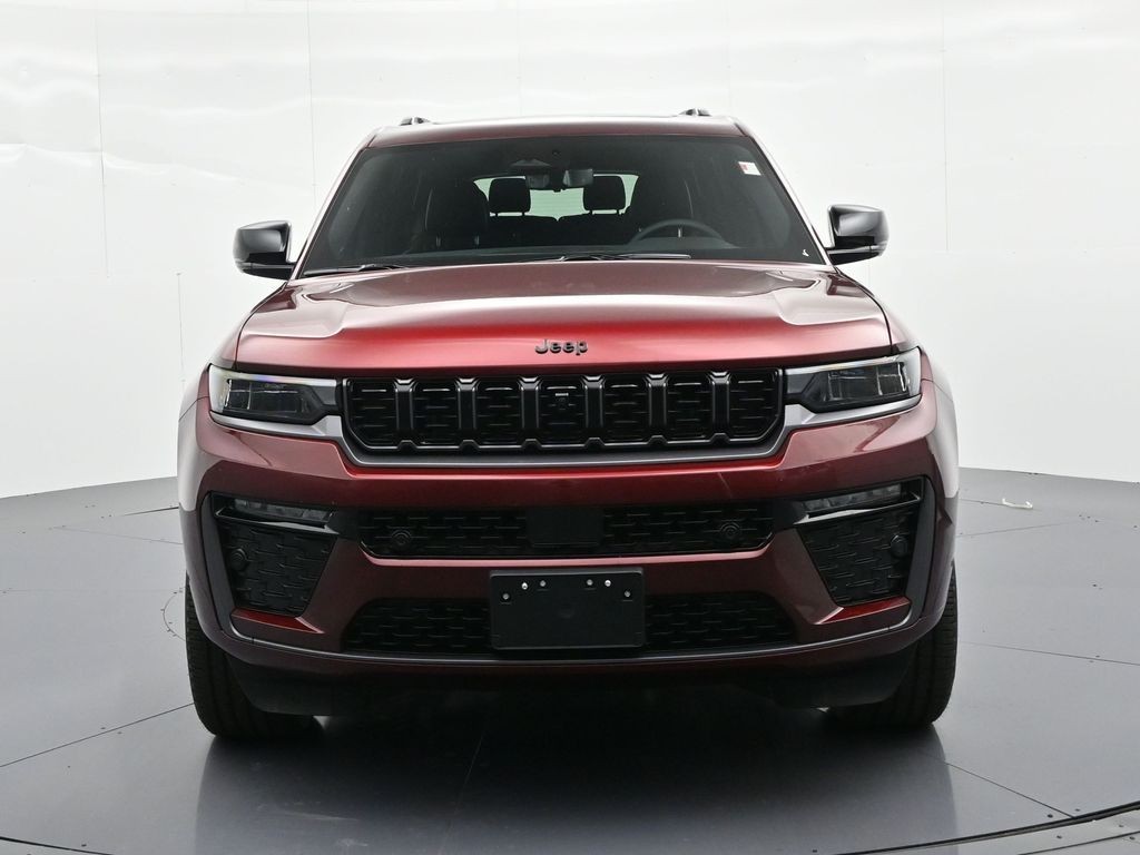 Jeep Grand Cherokee L Vehicle Full-screen Gallery Image 3