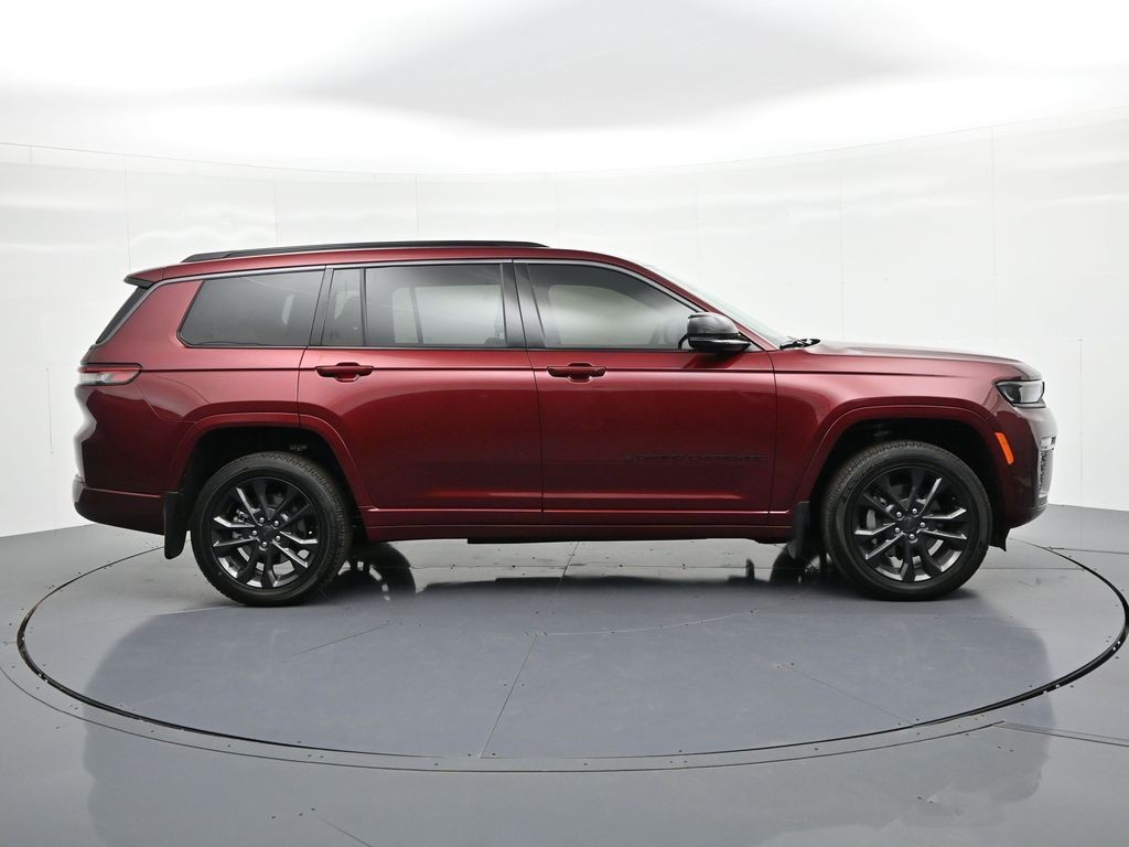 Jeep Grand Cherokee L Vehicle Full-screen Gallery Image 5