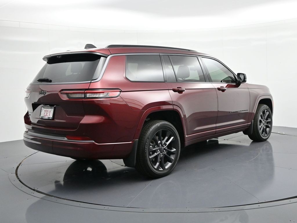 Jeep Grand Cherokee L Vehicle Full-screen Gallery Image 6