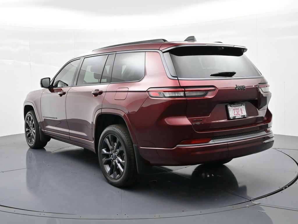 Jeep Grand Cherokee L Vehicle Full-screen Gallery Image 8
