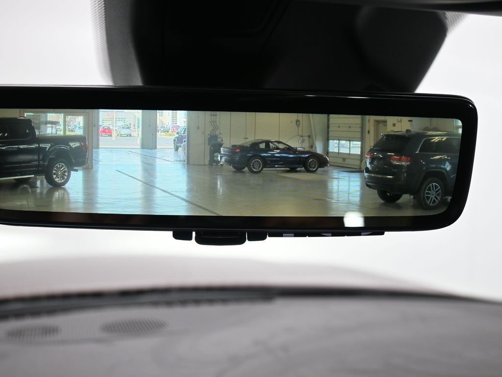 Jeep Grand Cherokee L Vehicle Full-screen Gallery Image 13