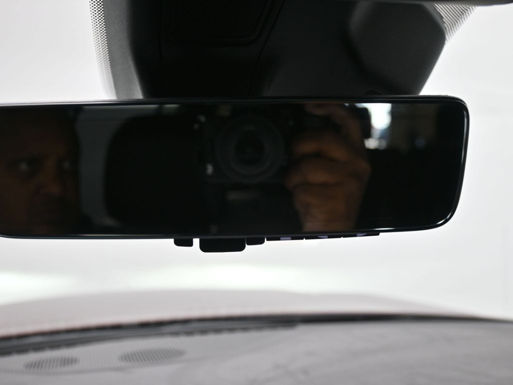 Jeep Grand Cherokee L Vehicle Full-screen Gallery Image 14